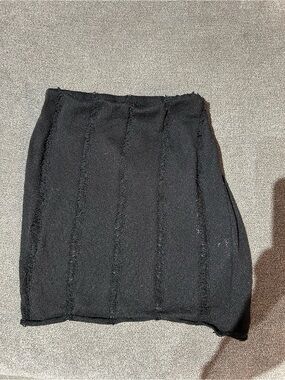 Pretty Little Thing- Black Ribbed Knit Mini Skirt - Women- USA size 0